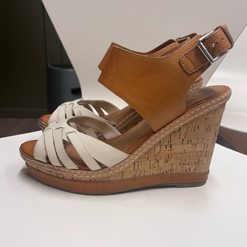 Dolce Vita Women's Tan & Cream Wedge Sandals